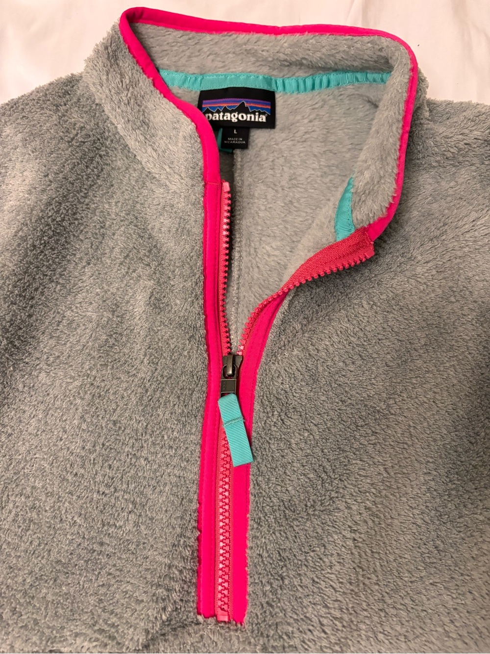 Patagonia Women’s Gray Fleece Quarter-Zip with Purple Pocket and Pink Trim - Picture 4 of 6